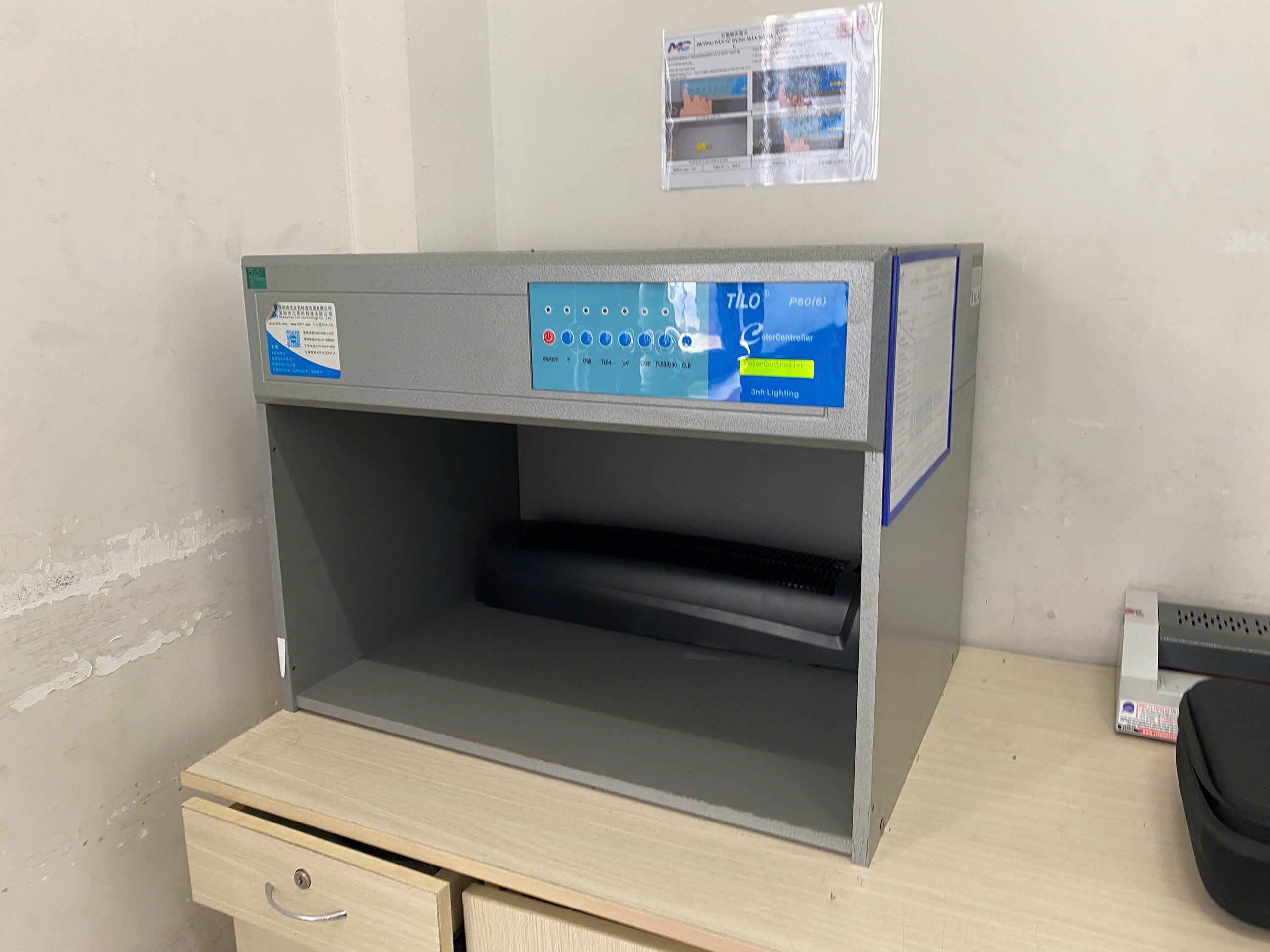 Color comparison machine